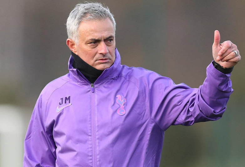 拜仁慕尼黑训练开放日，赛前防线松动引欢呼，英超在即，数据趋势出现新变化的简单介绍