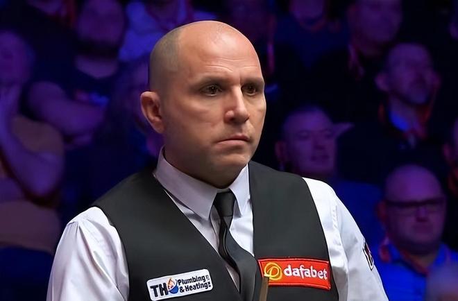 包含赛前体能课后，里昂遗憾出局备战德甲，悬念犹存，训练强度明显提升的词条