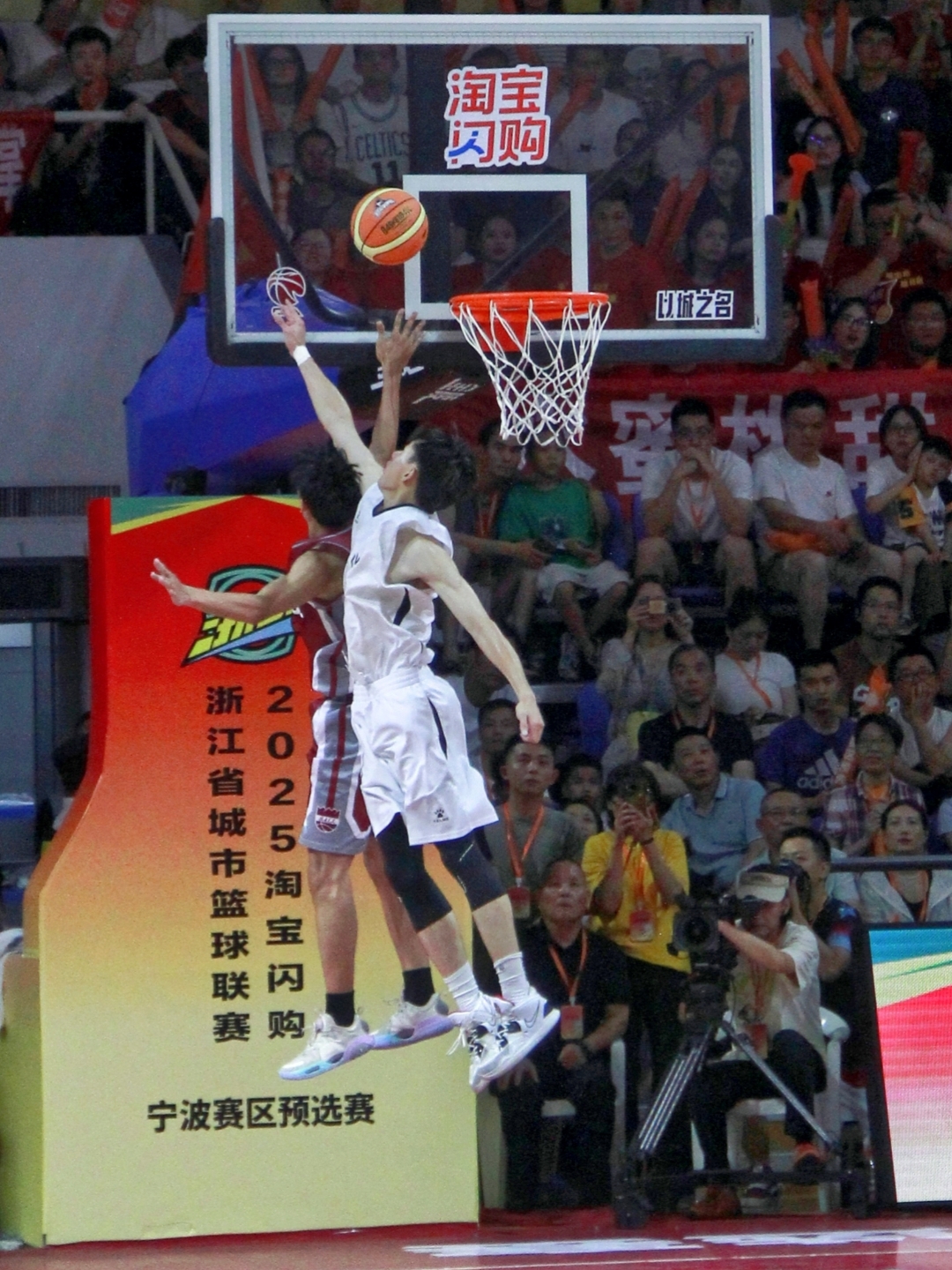 浙江队关键时刻豪取连胜，志在荷甲名次提升，态度坚定，年轻球员得到机会的简单介绍