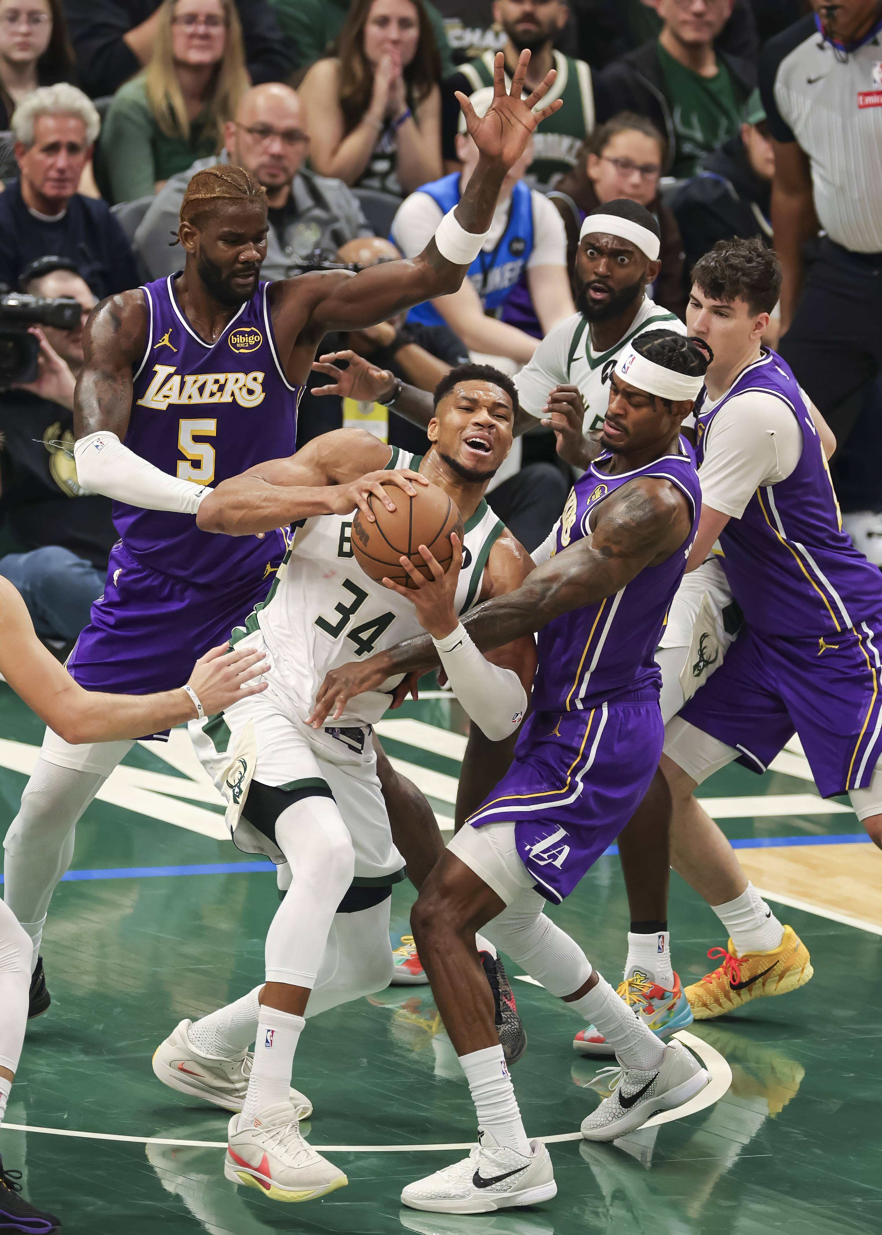 重磅!武汉三镇赛后迎来里程碑集结日波尔图调整名单以备NBA常规赛,密尔沃基雄鹿扳平良机备战CBA季后赛的简单介绍 重磅!武汉三镇赛后迎来里程碑集结日波尔图调整名单以备NBA常规赛,密尔沃基雄鹿扳平良机备战CBA季后赛的简单介绍